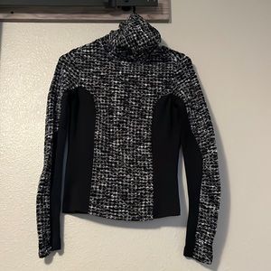 So flattering! NikePro hyper warm crowd neck pullover xs